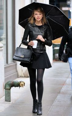 Taylor Swift Street Style, Mode Shoes, Taylor Swift Outfits, Outfit Trends, Rainy Day Outfit, Taylor Swift Style, Inspired Outfits, Celebrity Dresses