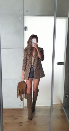 Malibu Outfit Fall, Lane Boots Outfit, Outfit Botas Cowboy Mujer, Brown Suede Cowboy Boots Outfit, Dublin Outfit Spring, Tall Suede Boots Outfit, Tan Boot Outfit, Cowboy Boots Outfit Casual, Cowboy Boots And Dresses Outfit