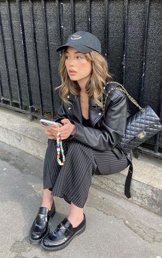 Bussines Casual Women Outfits Skirt, Loafers Outfit, Looks Street Style, All Black Outfit, Mode Inspo, 가을 패션, Autumn Outfit, Look Casual, Looks Vintage