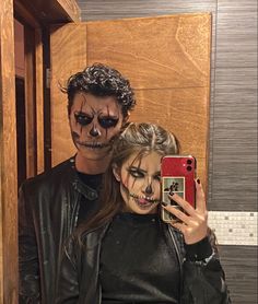 Male Costumes For Women, Halloween Couple Custome, Costumes For Halloween Couples, Halloween Makeup Couples Ideas, Halloween Costumes Aesthetic Couple, Cute Halloween Ideas For Couples, Hot Halloween Couples Costumes, Cool Scary Halloween Costumes, Couples Halloween Face Paint Ideas