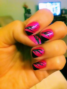 Pink & black nail art design Pink Black Nails, Quinceanera Nails, Pink French Nails, Crazy Nail Designs, Sculptured Nails, Square Nail Designs, Pink French, White Nail Designs, Wedding Nails Design