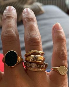 Signet Ring Styling, Vintage Pinky Rings, Stacked Signet Rings, Vintage Stacking Rings, Cool Rings Women, Vintage Ring Gold, Gold Diamond Ring Stack, Custom Ring Designs Ideas, Pinky Ring Women