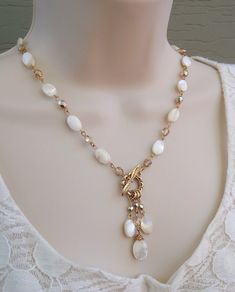 Mother of Pearl Necklace Crystal Beaded Lariat Toggle Silver - Etsy Kalung Choker, Short Necklaces, Lariat Style Necklace, Pearl Lariat, Mother Of Pearl Necklace, Diamond Cross Pendants, Popular Jewelry, Necklace Crystal, Circle Necklace