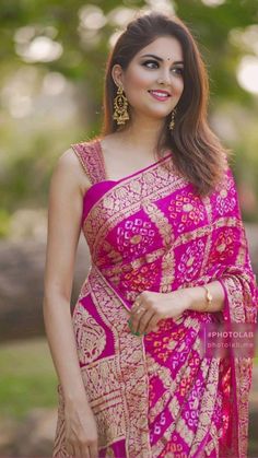 Modern Sarees, Men Fashion Brand, Trending Saree, Tops Dress, Dress Fabrics, Fashion Network, Traditional Saree, Indian Woman, Bandhani Saree