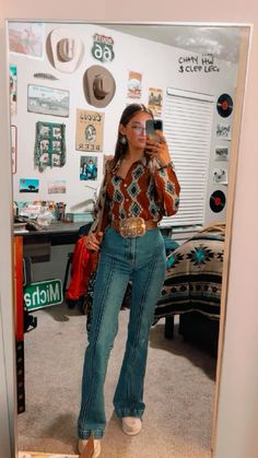 Holiday Western Outfits Women, Retro Cowgirl Outfits, Pearl Snap Shirts Women Outfit, Pearl Snap Outfit, Cowgirl Rodeo Outfits, Vegas Nfr Outfit Ideas, Western Punchy Outfits, Western Teacher Outfits, Country Concert Outfit Jeans