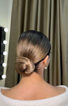 Classic Updo Hairstyles, Low Bun Wedding Hair, Hair Stail, Unique Wedding Hairstyles, Hair Styels, Low Chignon, Long Shiny Hair, Wedding Hair Up, Classy Hairstyles