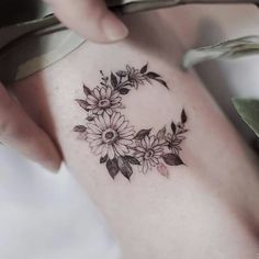 a woman's thigh with flowers on it