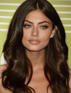 Pheobe Tonkin Makeup, Wide Jaw Women, Phoebe Tonkin Makeup, Prettiest Woman In The World, Square Face, Nina Dobrev Makeup, Phoebe Tonkin Hair, Nontoxic Beauty, Dark Brows