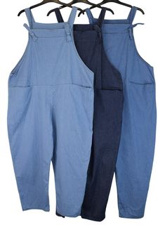 Ladies Italian Lagenlook Denim look Summer Dungarees Knot Fastening Adjustable Straps Two Front Pockets Soft and Lightweight Perfect for All Seasons Perfect for Layering Made In Italy Material - 97% Cotton 3% Elastic One Size Size Details (Approx): Total Length - 47"  Inside Leg 21" Hips 22" Please note that whilst we do try to capture the exact colour of the product, due to lighting and monitor display, colour may vary slightly. Casual Bib Front Denim Blue Bottoms, Casual Bib Front Denim Bottoms, Casual Denim Blue Bib Front Bottoms, Bib Front Denim Blue Jeans, Spring Lagenlook Stretch Bottoms, Summer Dungarees, Cotton Sleeveless Lagenlook Dress, Blue Lagenlook Short Sleeve Tops, V-neck Lagenlook Dress For Daywear