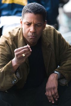 Damn good actor! Denzel Washington Good Haircuts, Haircuts For Black Men, Long Afro, Alan Ritchson, Morris Chestnut, Michael Ealy, Timothy Olyphant, Black Men Hairstyles