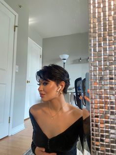 Celebrities With Pixie Haircut, Short Hair Fits, Pixies For Thick Hair, Short Elegant Hair, Pixie Black Hair, Grown Out Buzzcut Hairstyles, Monica Short Hair, Pixie Haircut Thick Hair, Feminine Short Hair Pixie