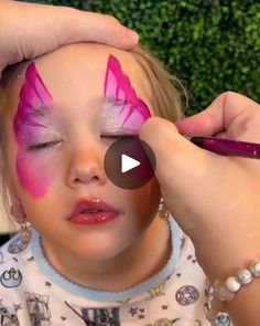 38M views · 174K reactions | Gradient face painting | The application of this paint is so satisfying 🎨 | By Tyla | Facebook Quick Face Painting Ideas For Kids, Easy Face Painting Ideas For Kids, Kids Face Painting Easy, Butterfly Face Paint, Butterfly Face, Face Painting Easy, Kids Face Paint, Easy Birthday, Old Faces