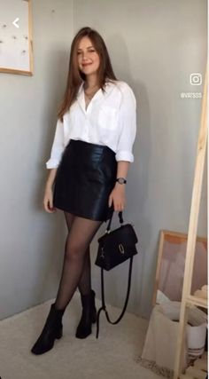 Leather Shorts Outfit, Classy Business Outfits, New Look Fashion, Fiesta Outfit, Booties Outfit, Casual Day Outfits, Elegante Casual, Causual Outfits