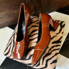 Prada Size 36.5 Or Us 6 Made In Italy 1990s Patent Leather Chunky Heel Square Toe Excellent Condition Classic Brown Patent Leather Heels, 90s Prada, Shoes 90s, Vintage Heels, Prada Shoes, Chunky Heel, Chunky Heels, Cognac, Shoes Women Heels