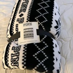 Victoria Secret Black & White Sherpa Blanket Nwt Victorias Secret Blanket, Victoria’s Secret Blanket, Pink Throw Blanket, Victoria Secret Black, Pink Sherpa, Pink Throw, Blanket Black, Pink Pillows, Victoria Secrets