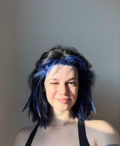 Настя синие пряди волос Short Black Hair With Blue Underneath, Blue Short Hair Ideas, Short Blue Black Hair, Short Hair Blue Highlights, Black And Blue Hair Short, Blue Hair Brown Eyes, Blue Hair Short, Blue Short Hair, Short Blue Hair