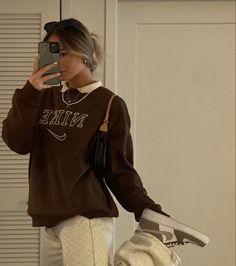 Baggy Crewneck, Crewneck Outfit, The Tick, Brown Fits, Brown Outfit, Sweatshirt Outfit, Sweatshirt Crewneck