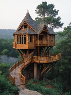 a tree house built into the side of a hill