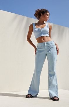 Fall into a denim daze this season with PacSun's new Light Blue Low Rise Cargo Flare Pants. These ultra-flattering jeans have a ribbed denim fabrication with zipper side pockets and flared leg openings. PacSun Womens Light Blue Low Rise Cargo Flare Pants size 26 Cargo Pants Outfit Girl, Cargo Pants Outfit Summer, Cargo Pants Outfit Fall, Cargo Pants Outfit Black, Fall Denim Trends, Cargo Pants Style, Pants Outfit Fall, Winter Pants Outfit, Flattering Jeans