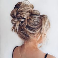 Summer Wedding Guest Updo, Veil With High Bun, High Bridal Updo With Veil, Updos For Long Hair Wedding, Messy Bridal Updo, High Bun Updo, Messy Updo Wedding, High Updo Wedding