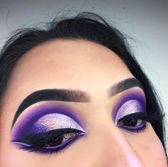 Blue Purple Eyeshadow, Violets And Roses, Highlight Shades, Roses Glitter, Purple Makeup Looks, Bold Makeup Looks, Dipbrow Pomade, Purple Eye Makeup, Makeup Is Life