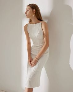 Simple white dress classy Elegant Textured Spring Dresses, Chic Textured Fitted Dress, Textured Fitted Summer Dress, Simple Dresses Casual Classy, Simple White Dress Classy, Simple Dresses Casual, White Dress Classy, White Cami Dress, Wedding Midi Dress