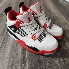 Nike Air Jordan 4 IV Retro OG - Fire Red 2021 #136013-161 - Sz 6. Never worn, but no box. Retro 4s, Jordan 4 Fire Red, Pretty Sneakers, Nike Air Jordan 4, Trendy Shoes Sneakers, Star Boots, Preppy Shoes, Jordan Shoes Retro, Jordan 4s