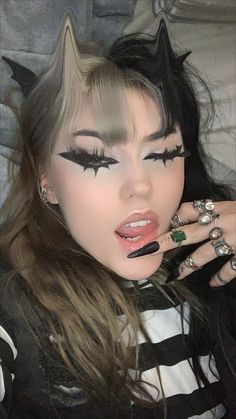 Egirl Eye Makeup, Xepher Wolf, Goth Makeup Looks, Goth Eye Makeup, Punk Makeup, Alt Makeup, Trap House, Hair And Makeup Tips, Alternative Makeup