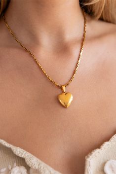 Fall in love with this functioning heart shaped locket. Fire Necklace, Heart Shaped Locket, Vintage Gold Necklace, Silver Locket Necklace, Gold Locket Necklace, Open Heart Necklace, Jewelry Heart, Heart Locket Necklace, Locket Pendant Necklace