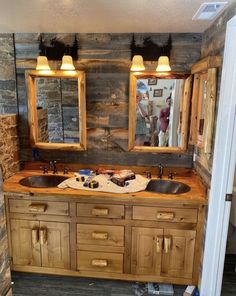 Rustic His & Her Bathroom Interior Design. Wooden Bathroom Decor His Her Bathroom, Wooden Bathroom Decor, Barnwood Bathroom, Statement Ceiling, Reclaimed Wood Accent Wall, Her Bathroom, Wood Accent Wall, Wooden Bathroom, Wood Accent