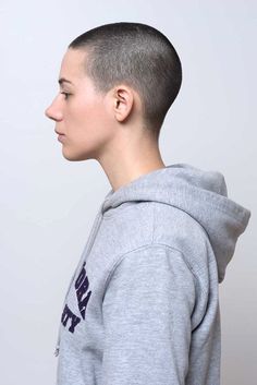 Tumblr Black And White, Buzz Haircut, Buzz Cut Women, Bald Girl, Split Hair, Hairdressing Scissors, Hair Scissors