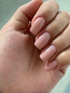 Office Nails Classy Summer, Cute Minimalist Nails Short, Tan Nude Nails, Short Minimalist Nails, Chic Minimalist Nails, Nude Gel Nails, Holiday Decor Diy, Square Nail Tips, Nail Fall