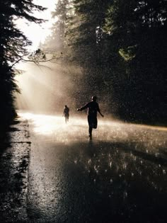 Running Photography, Running In The Rain, I Love Rain, Love Rain, Dark Paradise, Walking In The Rain, Haruki Murakami, Into The Wild, Foto Art