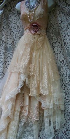 Cream wedding dress  beige champagne tulle fairytale vintage bride outdoor  romantic small by vintage opulence on Etsy Cream Wedding Dresses, Vintage Opulence, Estilo Hippie, Sleeveless Dresses, Vintage Gowns, Beauty Dress, Vestidos Vintage, Dress Cocktail, Vintage Bride