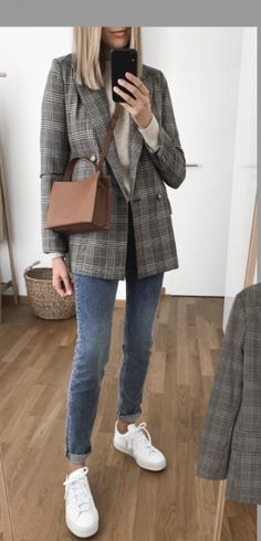 Gray Plaid Blazer Outfit, Business Casual Outfits Mid Size, Checked Coat Outfit, Plaid Blazer Outfit, Mid Size Fashion, Fashionably Late, Outfit Primavera, Check Coat, Coat Outfit