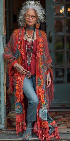 Eclectic Dressing Style, Bohemian Style Clothing For Older Women, Boho Style Over 50, Women In Their 50s Aging Gracefully, Boho Clothes For Older Women, Boho Chic Outfits Bohemian, Boho Fashion Over 50, Boho Hippie Outfits