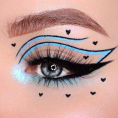 Spring Eyeliner, Eyeliner Design, Spring Eye Makeup, Crazy Eye Makeup, Ladybug Und Cat Noir, 2025 Trends, Bold Eye Makeup