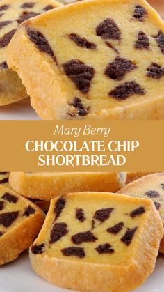 Mary Berry Chocolate Chip Shortbread Choc Chip Shortbread, British Cookies, Chocolate Chunk Shortbread, Shortbread Recipe Easy, Chocolate Chip Biscuits, Chocolate Chip Shortbread, England Food, British Bake Off Recipes, Assorted Cookies