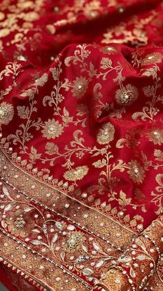 Banarasi Bridal Saree, Engagement Saree Look, Saree Hand Embroidery, Marriage Saree, Engagement Saree, Fancy Sarees Party Wear, Indian Bridal Outfits, Wedding Aesthetic, Traditional Wear