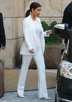 Prague Wedding, Emma Stone Style, White Pantsuit, Minimalist Moda, Jack And Jones Jeans, Jeanne Damas, Professional Outfits Women