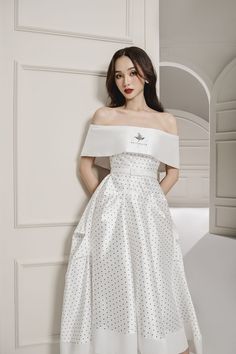 Crafted from fine taffeta, this midi dress features an asymmetric silhouttes, off-shoulder neckline, and an elastic waistband. Perfect for formal occasions or special events. Mean Blvd, Twisted Dress, Black And White Style, Linen Maxi Dress, Dress White, White Polka Dot, Formal Occasion, Shoulder Sleeve, Online Fashion