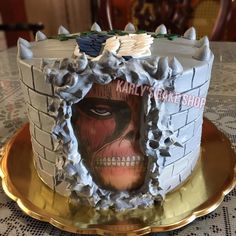 there is a cake that has been made to look like a brick wall