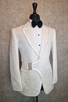 Unique Suit Design, White Wedding Suits For Men, Off White Suit, Best Wedding Suits For Men, Best Wedding Suits, White Wedding Suit, Wedding Suits For Men, Stylish Mens Suits, Wedding Dresses Men Indian