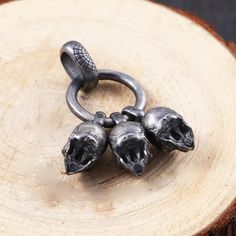 Gothic Metal Skull Ring, Gothic Skull Ring For Halloween, Gothic Halloween Jewelry With Oxidized Finish, Halloween Gothic Jewelry With Oxidized Finish, Gothic Oxidized Jewelry For Halloween, Skull Pendant Necklace, Retro Punk, Gothic Aesthetic, Silver Ornaments