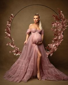 Martenity Photoshoot Ideas, Maternity Robe Photoshoot Couple, Maternity Photoshoot Dress Gowns, Glamorous Maternity Photoshoot, Fairytale Maternity Shoot, Girl Maternity Shoot Ideas, Luxury Maternity Photoshoot, Maternity Photography Dress Gowns, Pink Maternity Photoshoot