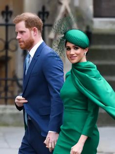 Ni siquiera el hecho de que el año 2024 haya sido uno de los años más complicados para la familia real británica, ha provocado un acercamiento entre el príncipe Harry (40 años) y Meghan Markle (43 años) con el rey Carlos (76 años) y los príncipes Guillermo (42 años) y Kate Middleton (42 años). Que el monarca y la princesa de Gales fueran diagnosticados con cáncer, que hayan sido necesarios refuerzos en la representación de la Corona o que en diferentes momentos del año los Windsor hayan dejad...