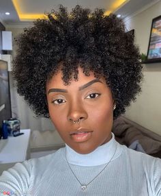 Kort Pixie, Short Curly Afro, Natural Hair Cuts, Short Afro, Afro Style, Natural Afro Hairstyles, Natural Black Women, Afro Wigs