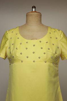 "➸ Description: Beautiful pale yellow silk gown from the 1960s, maxi length, short sleeves, long zip at the back Condition: Very Good, despite some light stains in front of the dress (picture 3&4) and some traces at the hem (picture 2 ) fairly priced ➸Measurements: best fits a size M to L Shoulders 38cm/ Sleeves 18.5cm/ Bust 48.5cm / Waist 45cm / Hips 50-51cm/ Length 139cm Visit my instagram @bazvintage Note: - You are welcome to contact me and ask me anything - I sell vintage and antique pr Yellow Short Sleeve Dress For Formal Events, Yellow Short Sleeve Formal Dress, Yellow Silk Dress With Short Sleeves, Halter Evening Dress, Floral Bustier, Silk Chiffon Dress, Yellow Silk, Silk Gown, Rayon Dress