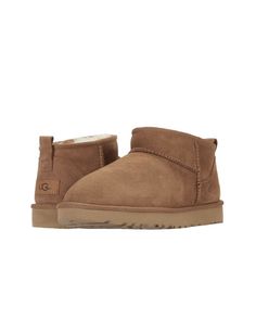 Ugg Ultra Mini Boots, Winter Fur Boots, Uggs Mini, Ultra Mini Boots, Shoes Wishlist, Ugg Ultra Mini, Chelsea Boots Heel, Mini Boots, Mens Sandals Casual