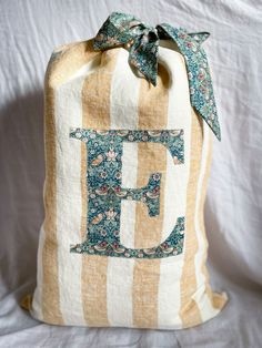 a striped bag with the letter e on it